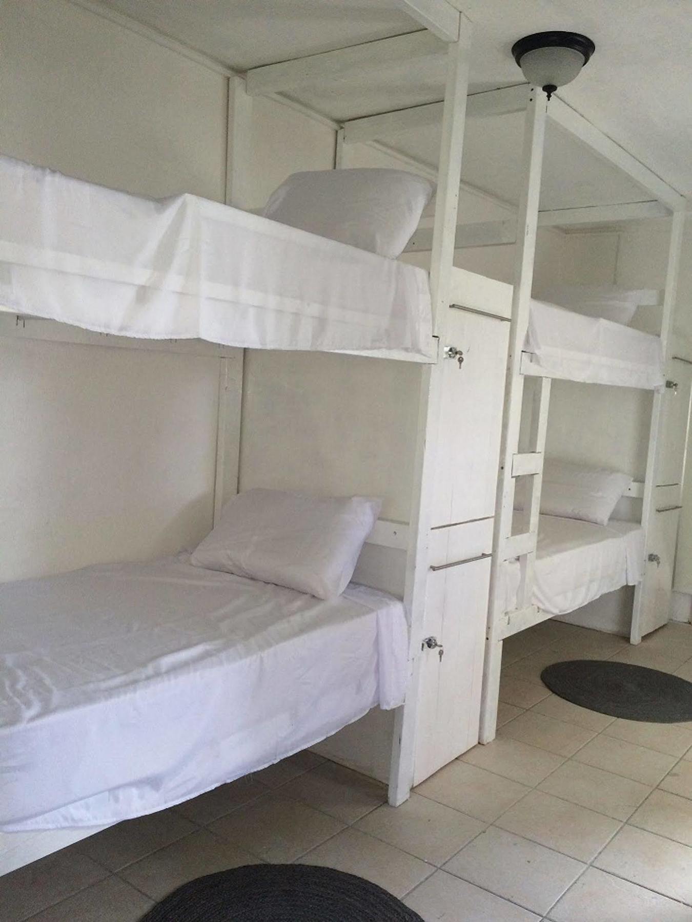 Vicky'S Keys Hostel Upper Princeʼs Quarter Екстериор снимка