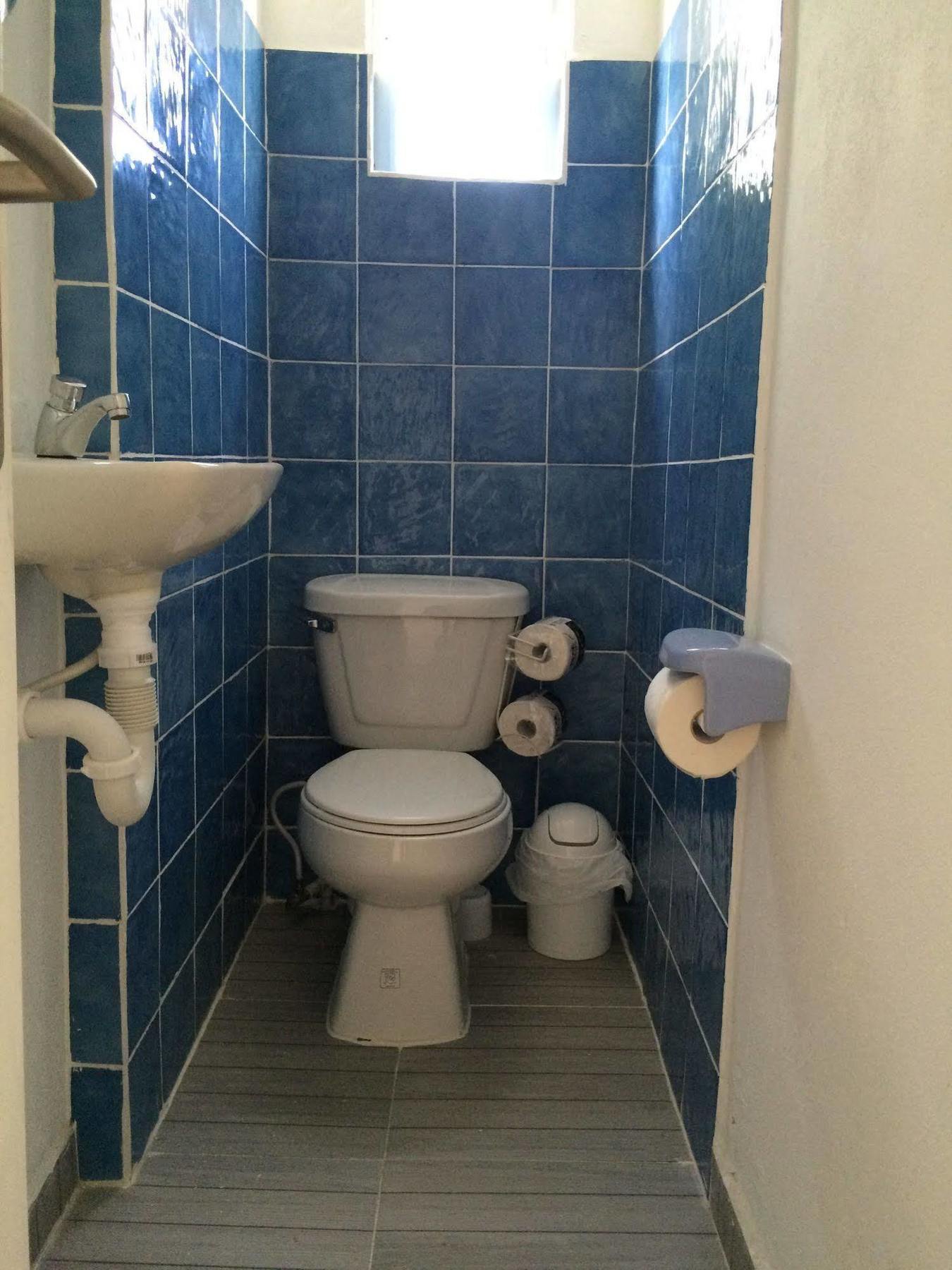 Vicky'S Keys Hostel Upper Princeʼs Quarter Екстериор снимка