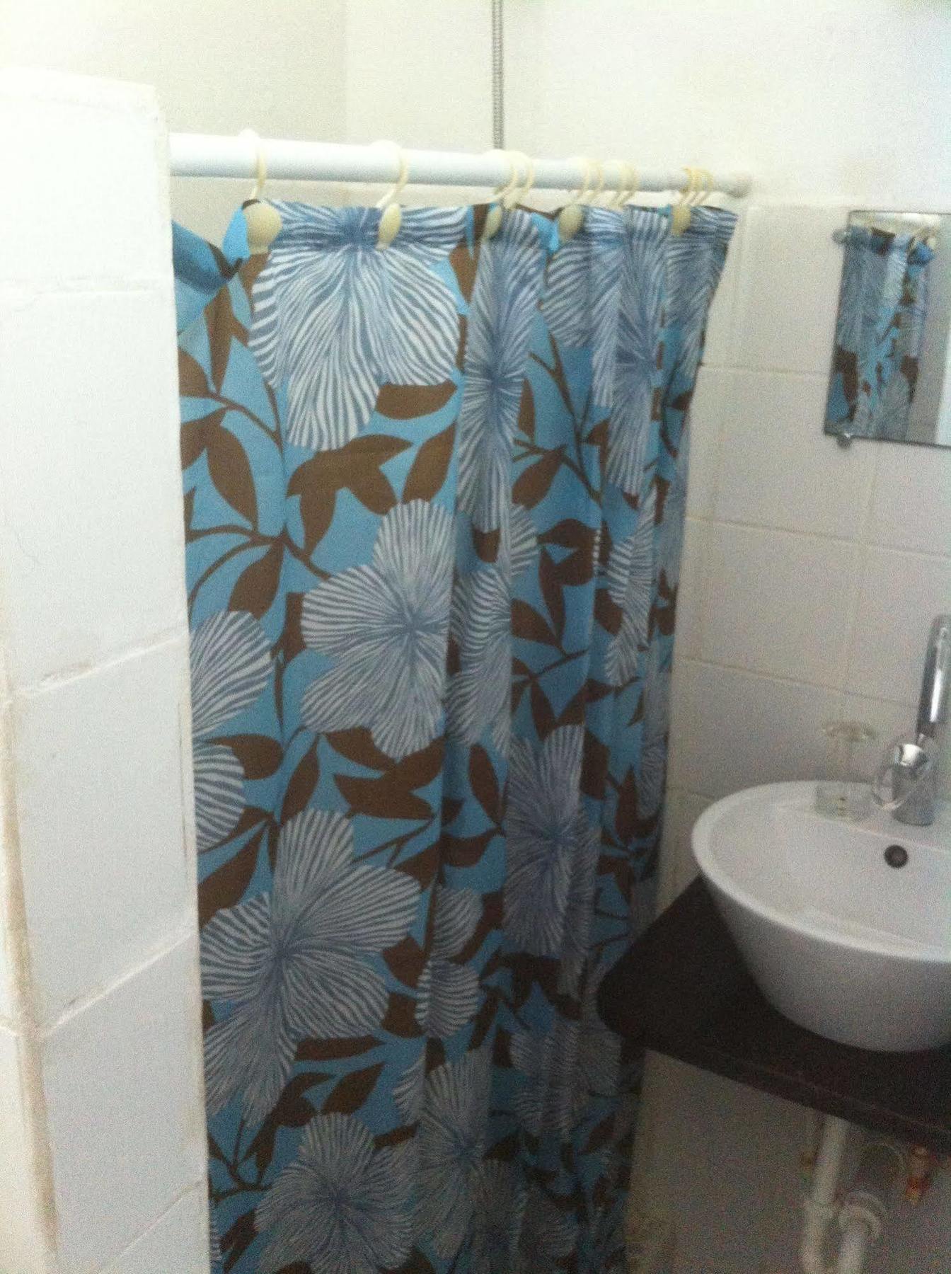Vicky'S Keys Hostel Upper Princeʼs Quarter Екстериор снимка