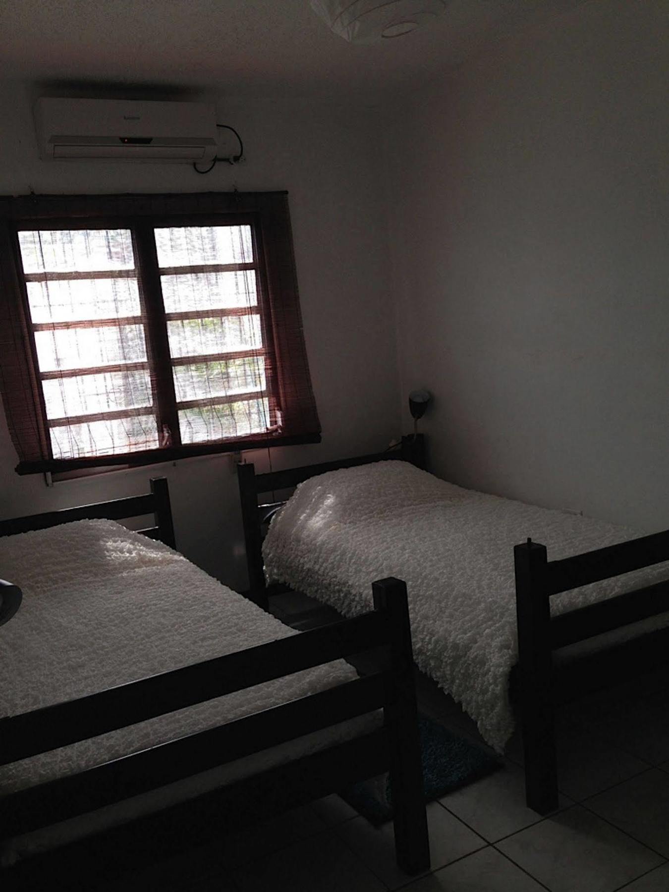 Vicky'S Keys Hostel Upper Princeʼs Quarter Екстериор снимка