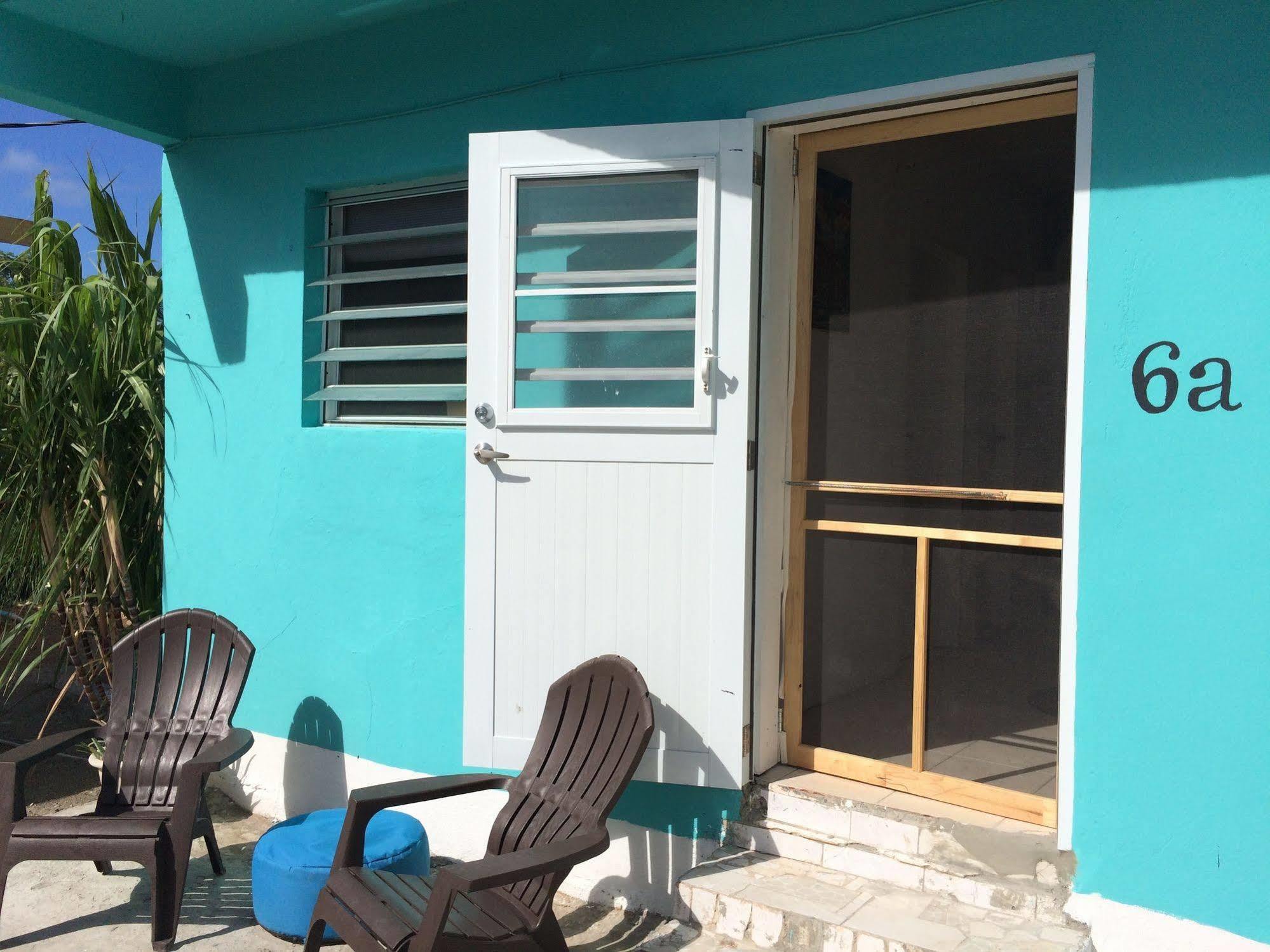 Vicky'S Keys Hostel Upper Princeʼs Quarter Екстериор снимка
